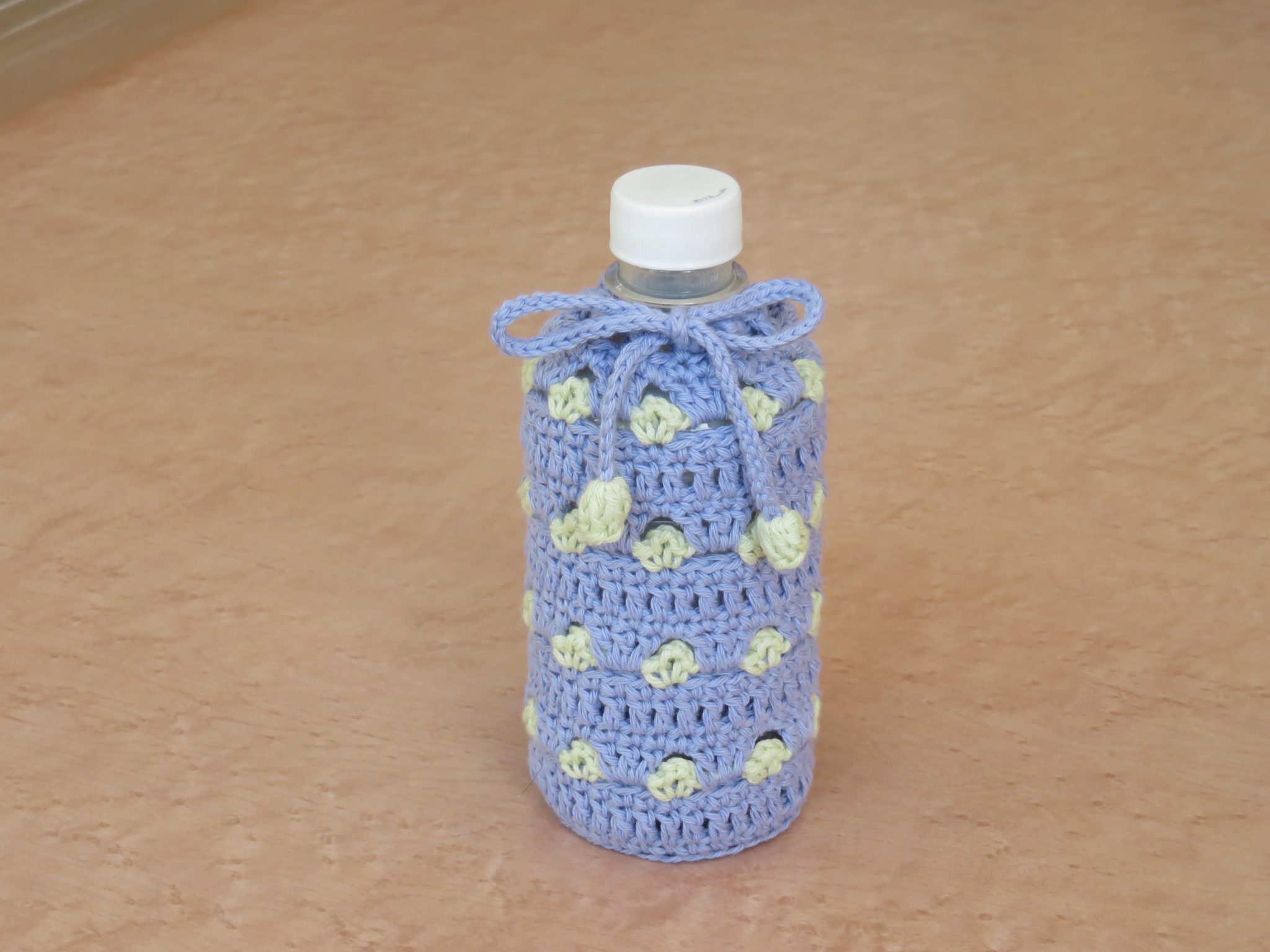 飾りベル付ペットボトルカバー 滋賀県長浜市にあるたんぽぽtajimaya ソーイング 手芸 編み物 手作りをサポートします